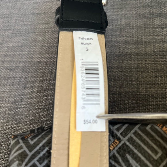 NWT STEVE MADDEN FANNY PACK LOGO BAG ON THE BELT - Picture 9 of 9